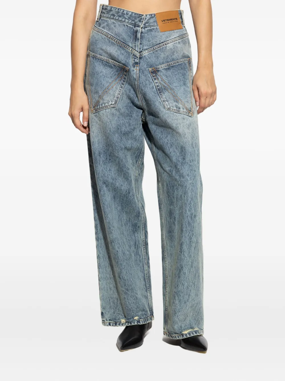 Vetements distressed V-yoke jeans 31792282 61625659 1000